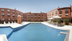 Imagen de la piscina del Hotel Fiesta Inn Celaya. Foto 3