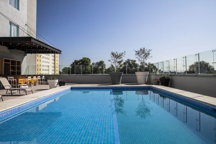 Imagen de la piscina del Hotel Fiesta Inn Celaya Galerías. Foto 16