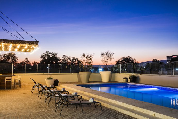 Imagen de la piscina del Hotel Fiesta Inn Celaya Galerías. Foto 20