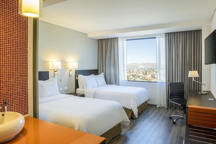 Imagen de la habitación del Hotel Fiesta Inn Chihuahua Fashion Mall. Foto 8