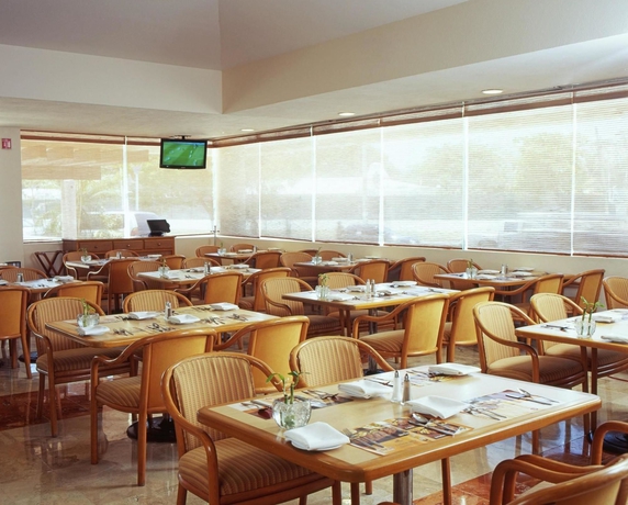 Imagen del bar/restaurante del Hotel Fiesta Inn Ciudad Del Carmen. Foto 5