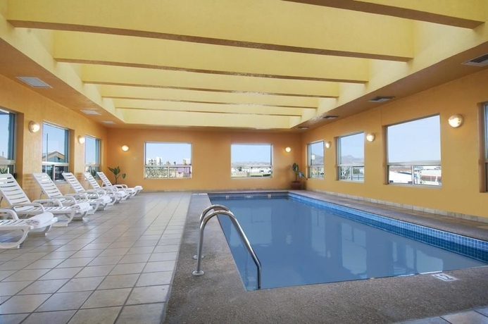 Imagen de la piscina del Hotel Fiesta Inn Ciudad Juarez. Foto 14