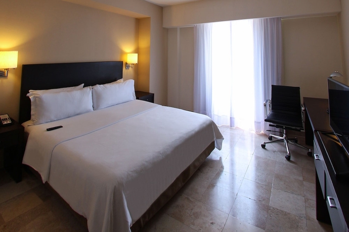 Imagen de la habitación del Hotel Fiesta Inn Coatzacoalcos. Foto 8