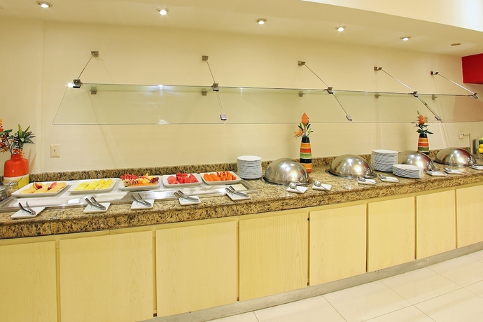 Imagen del bar/restaurante del Hotel Fiesta Inn Coatzacoalcos. Foto 2