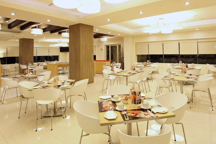 Imagen del bar/restaurante del Hotel Fiesta Inn Coatzacoalcos. Foto 3