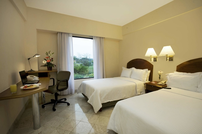 Imagen de la habitación del Hotel Fiesta Inn Colima. Foto 5