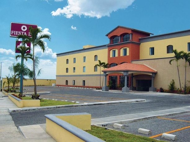 Imagen de los exteriores del Hotel Fiesta Inn Colima. Foto 13