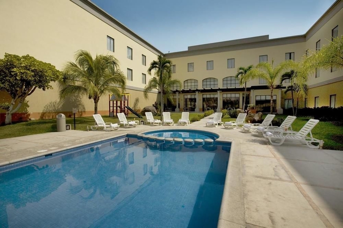 Imagen de los exteriores del Hotel Fiesta Inn Colima. Foto 14