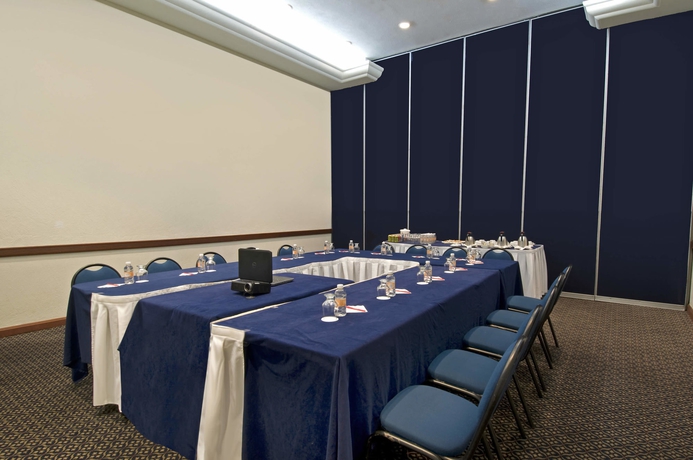 Imagen de los interiores del Hotel Fiesta Inn Express Chihuahua. Foto 13