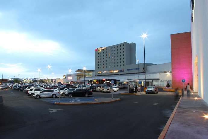 Imagen de los exteriores del Hotel Fiesta Inn Express Durango. Foto 14