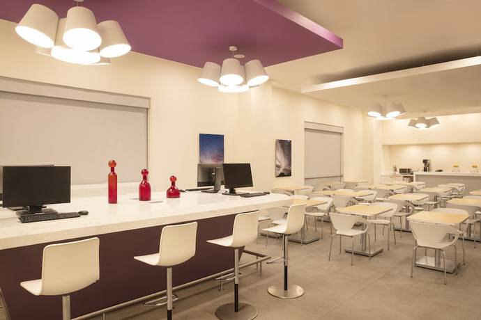 Imagen de los interiores del Hotel Fiesta Inn Express Monterrey Centro. Foto 19