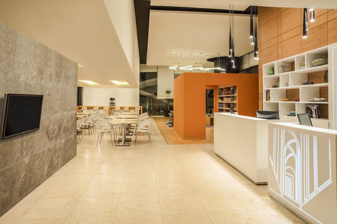 Imagen de los interiores del Hotel Fiesta Inn Express Queretaro Constituyentes. Foto 9