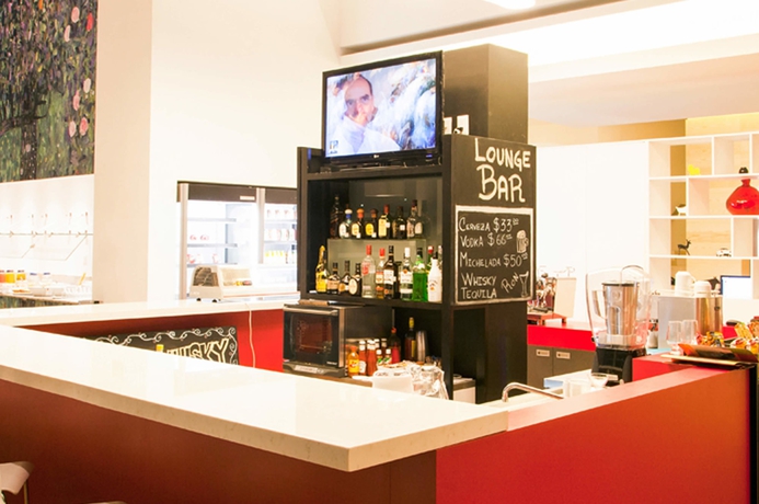 Imagen del bar/restaurante del Hotel Fiesta Inn Guadalajara Expo. Foto 5