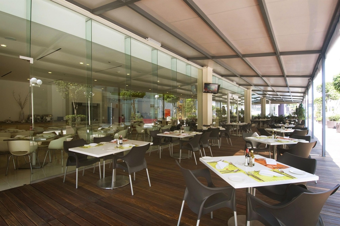 Imagen del bar/restaurante del Hotel Fiesta Inn Insurgentes Sur. Foto 4