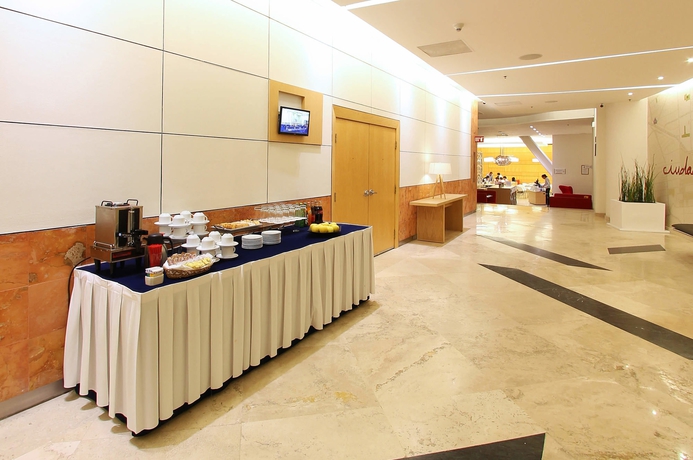 Imagen del bar/restaurante del Hotel Fiesta Inn Insurgentes Viaducto. Foto 2