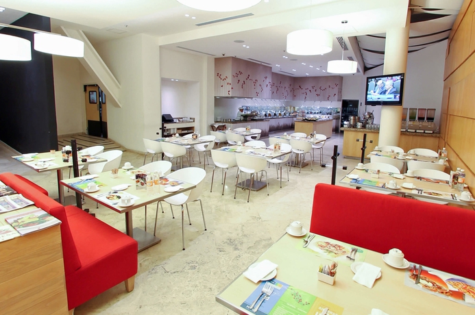 Imagen del bar/restaurante del Hotel Fiesta Inn Insurgentes Viaducto. Foto 3