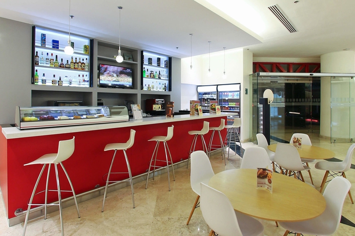 Imagen del bar/restaurante del Hotel Fiesta Inn Insurgentes Viaducto. Foto 5