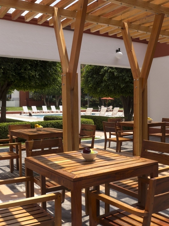 Imagen del bar/restaurante del Hotel Fiesta Inn Leon. Foto 2