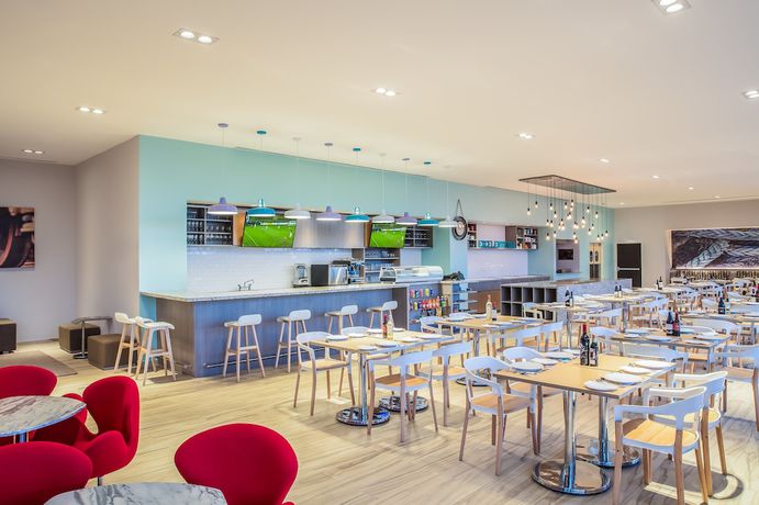 Imagen del bar/restaurante del Hotel Fiesta Inn Los Mochis. Foto 7