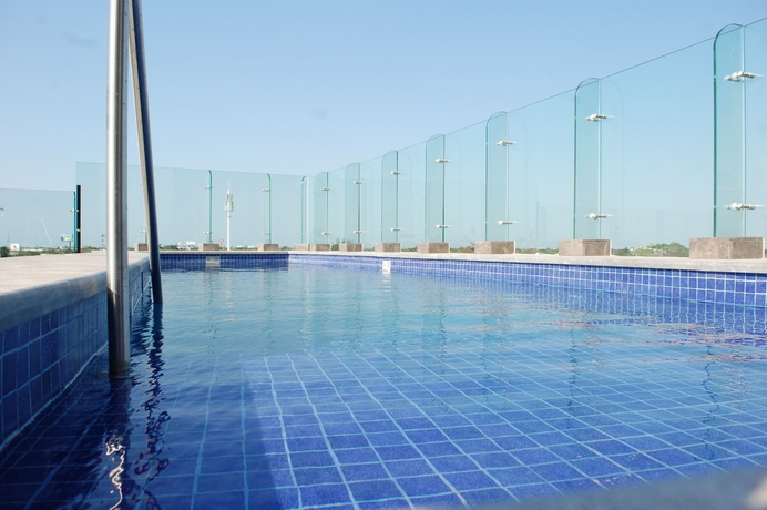 Imagen de la piscina del Hotel Fiesta Inn M&eacute;rida Altabrisa. Foto 15