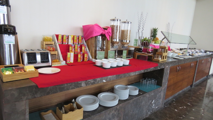 Imagen del bar/restaurante del Hotel Fiesta Inn M&eacute;rida Altabrisa. Foto 2