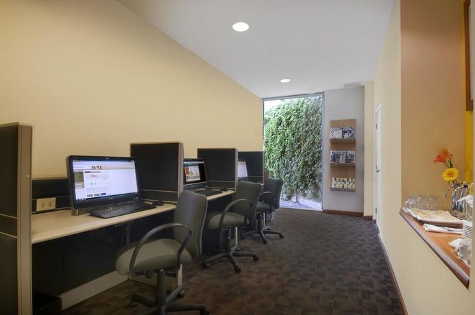 Imagen de los exteriores del Hotel Fiesta Inn Mexicali. Foto 10