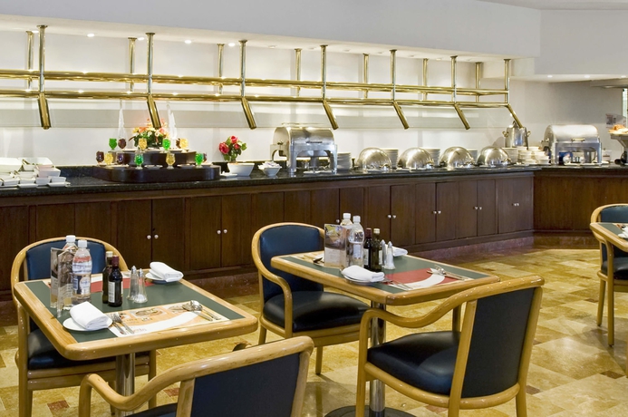 Imagen del bar/restaurante del Hotel Fiesta Inn Monterrey La Fe. Foto 2