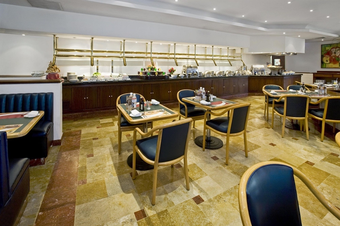 Imagen del bar/restaurante del Hotel Fiesta Inn Monterrey La Fe. Foto 4