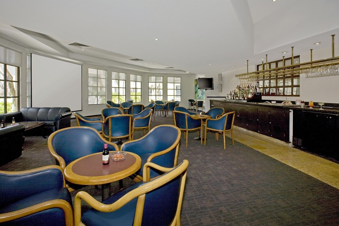 Imagen del bar/restaurante del Hotel Fiesta Inn Monterrey La Fe. Foto 6