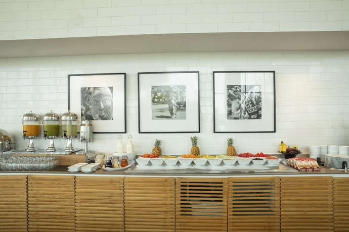 Imagen del bar/restaurante del Hotel Fiesta Inn Morelia Altozano. Foto 2