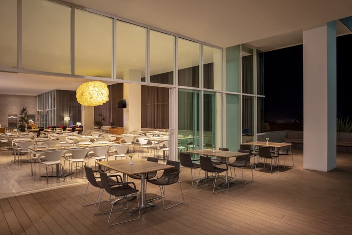 Imagen del bar/restaurante del Hotel Fiesta Inn Morelia Altozano. Foto 5