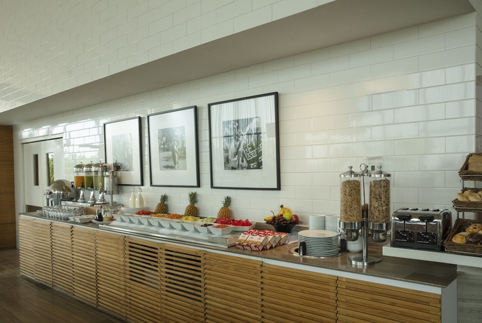 Imagen del bar/restaurante del Hotel Fiesta Inn Morelia Altozano. Foto 7