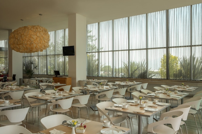 Imagen del bar/restaurante del Hotel Fiesta Inn Morelia Altozano. Foto 8