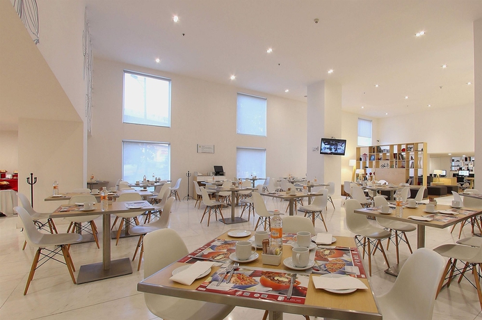 Imagen del bar/restaurante del Hotel Fiesta Inn Naucalpan. Foto 5