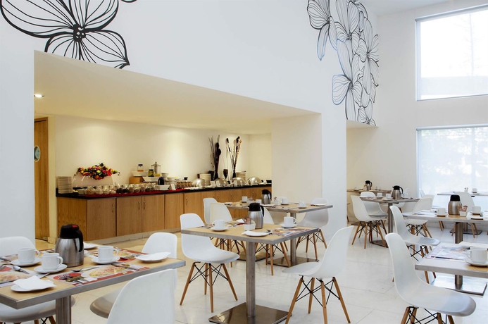 Imagen del bar/restaurante del Hotel Fiesta Inn Naucalpan. Foto 7