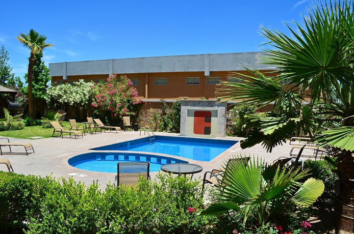 Imagen de la piscina del Hotel Fiesta Inn Nogales. Foto 16