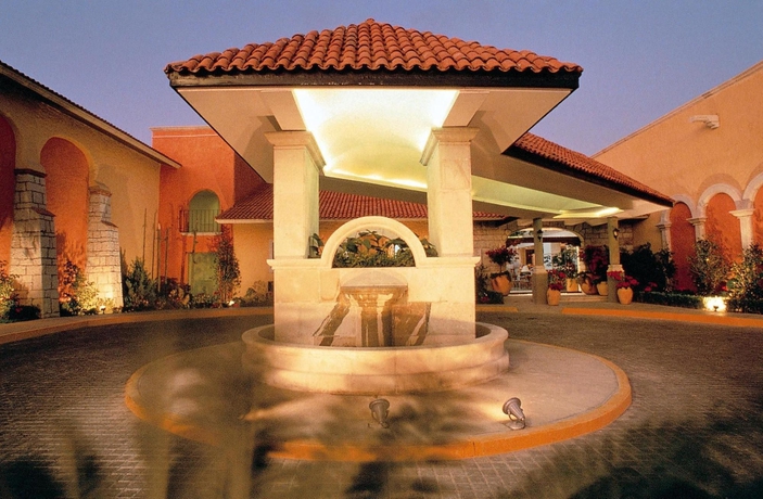 Imagen de los exteriores del Hotel Fiesta Inn Oaxaca. Foto 8