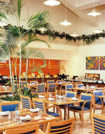 Imagen del bar/restaurante del Hotel Fiesta Inn Oaxaca. Foto 3