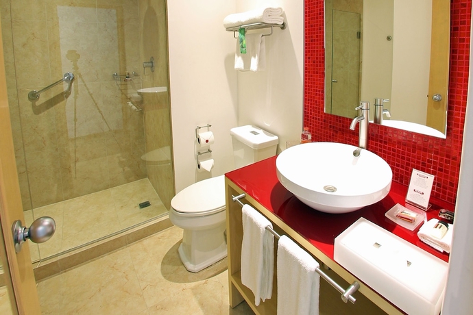 Imagen de la habitación del Hotel Fiesta Inn Perinorte. Foto 13