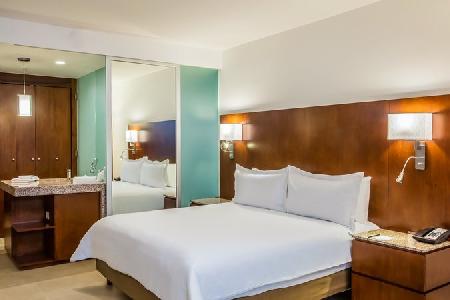 Imagen de la piscina del Hotel Fiesta Inn Playa Del Carmen. Foto 10