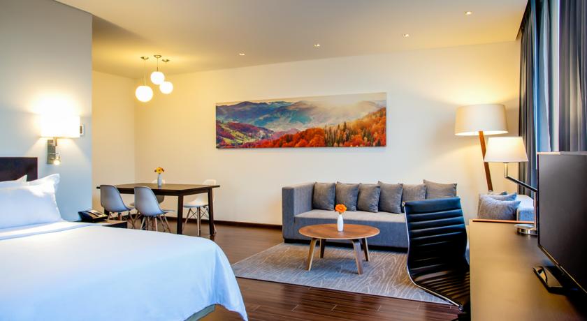 Imagen de la habitación del Hotel Fiesta Inn Plaza Central Aeropuerto. Foto 3