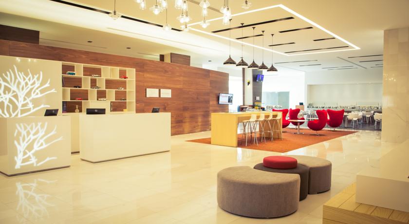 Imagen de los interiores del Hotel Fiesta Inn Plaza Central Aeropuerto. Foto 5