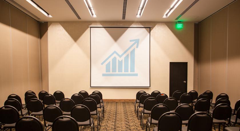 Imagen de los interiores del Hotel Fiesta Inn Plaza Central Aeropuerto. Foto 8