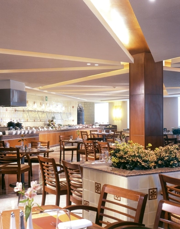 Imagen del bar/restaurante del Hotel Fiesta Inn Puebla Finsa. Foto 4