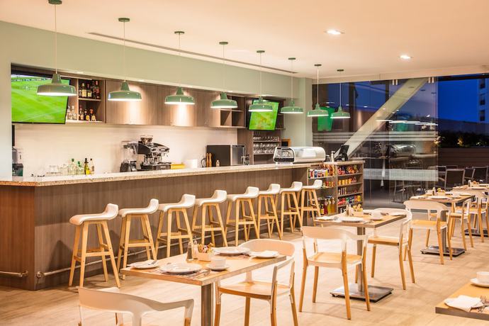 Imagen del bar/restaurante del Hotel Fiesta Inn Puerto Vallarta Isla. Foto 4