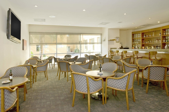 Imagen del bar/restaurante del Hotel Fiesta Inn San Luis Potosi Oriente. Foto 2