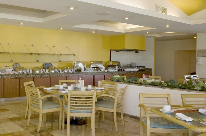 Imagen del bar/restaurante del Hotel Fiesta Inn San Luis Potosi Oriente. Foto 3