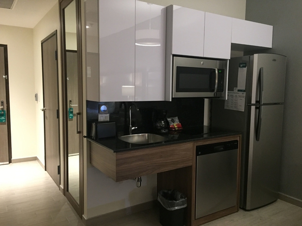 Imagen de la habitación del Hotel Fiesta Inn Suites Aeropuerto Del Bajío. Foto 5