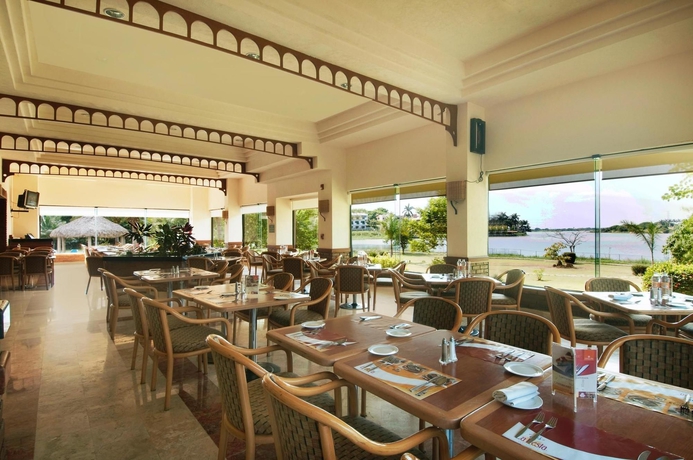 Imagen de los exteriores del Hotel Fiesta Inn Tampico. Foto 11