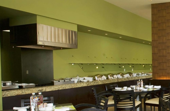 Imagen del bar/restaurante del Hotel Fiesta Inn Tepic. Foto 4